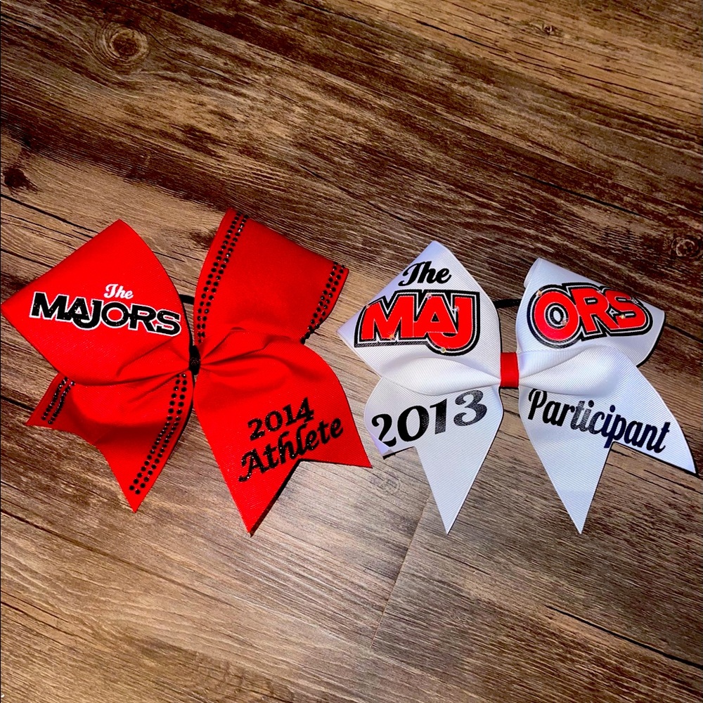 The Majors cheer bows